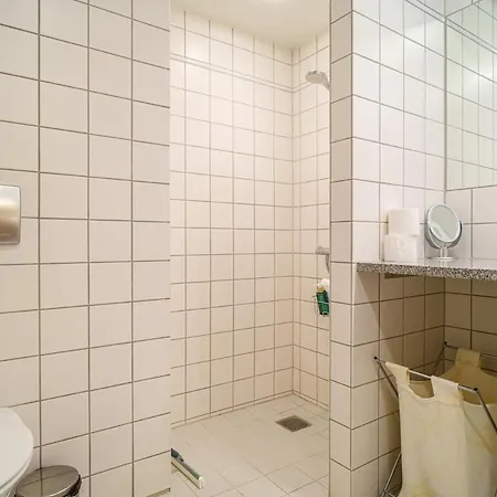 Apartment Spacious Canal-view Near Metro In Christianshavn