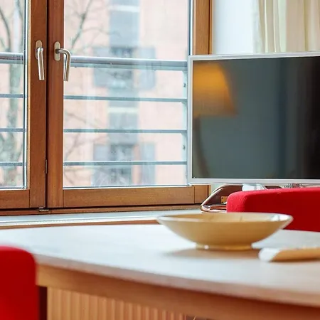 Spacious Canal-view Near Metro In Christianshavn Apartment *