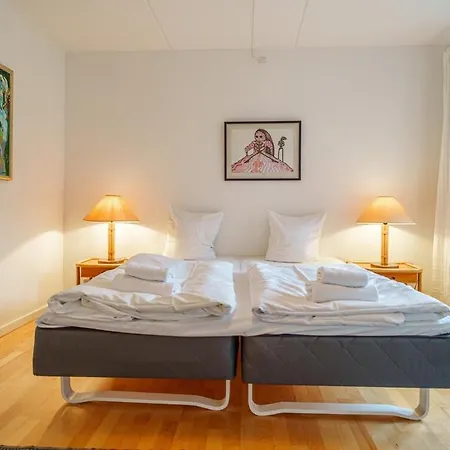 Apartment Spacious Canal-view Near Metro In Christianshavn *