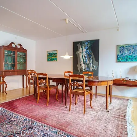 Apartment Spacious Canal-view Near Metro In Christianshavn