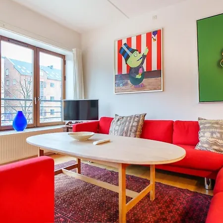 Apartment Spacious Canal-view Near Metro In Christianshavn *