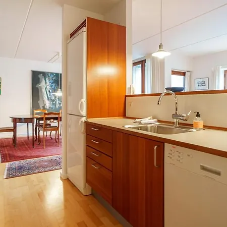 Apartment Spacious Canal-view Near Metro In Christianshavn