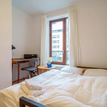 Apartment Spacious Canal-view Near Metro In Christianshavn *