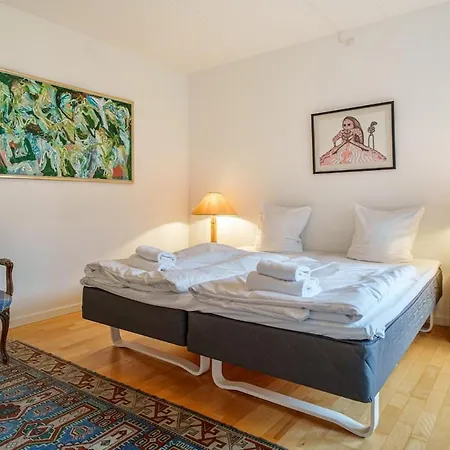 Spacious Canal-view Near Metro In Christianshavn Apartment *