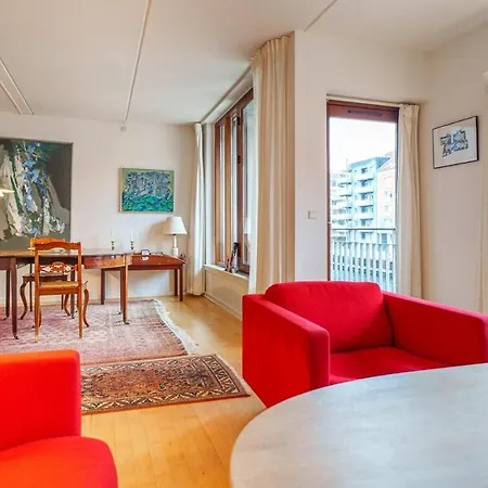 Apartment Spacious Canal-view Near Metro In Christianshavn