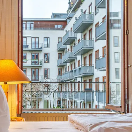 Spacious Canal-view Near Metro In Christianshavn Lejlighed *