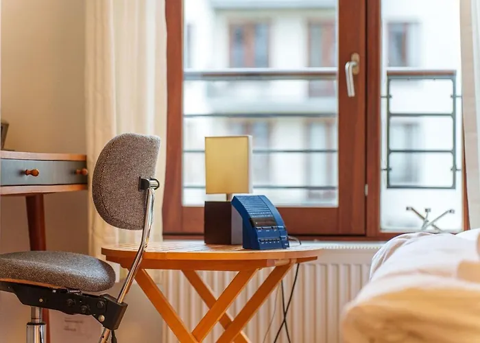Spacious Canal-view Near Metro In Christianshavn Apartment