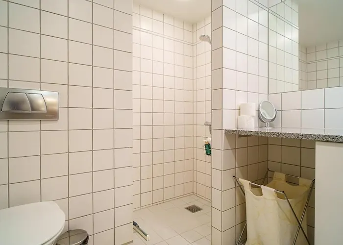 Apartment Spacious Canal-view Near Metro In Christianshavn