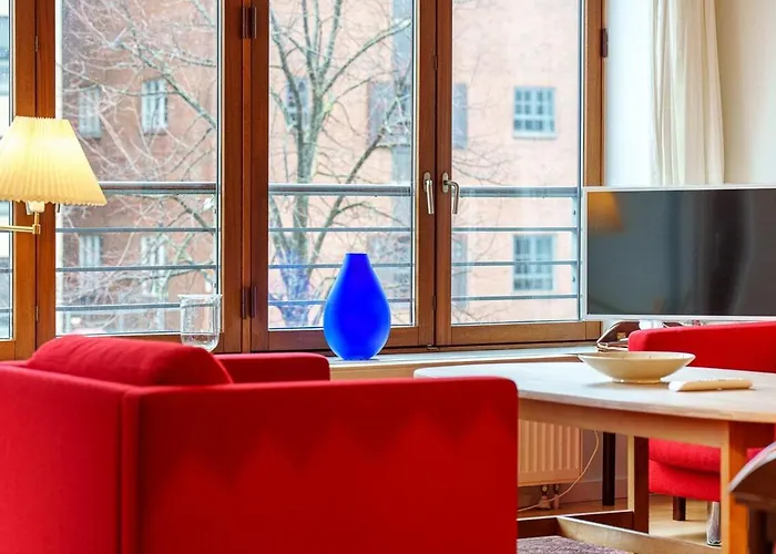 Spacious Canal-view Near Metro In Christianshavn Apartment