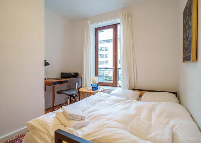 Apartment Spacious Canal-view Near Metro In Christianshavn *