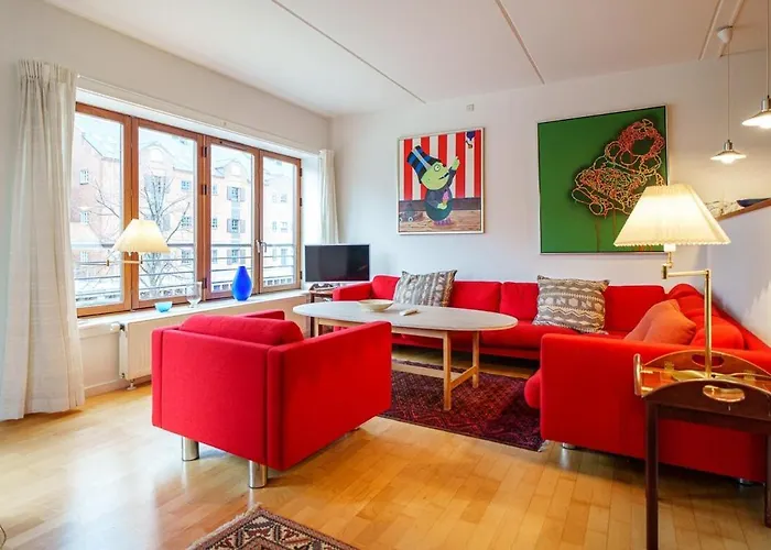 Apartment Spacious Canal-view Near Metro In Christianshavn *