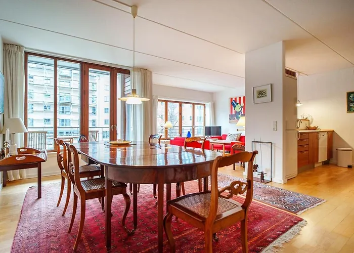 Spacious Canal-view Near Metro In Christianshavn * Copenhagen