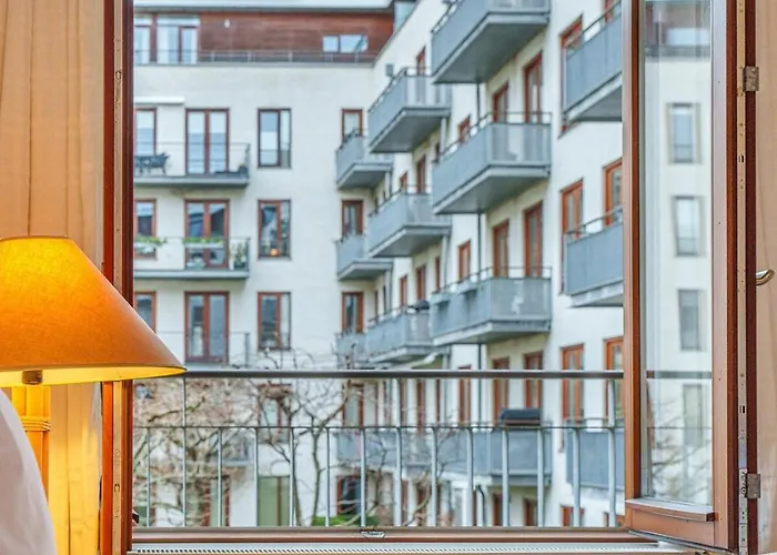 Spacious Canal-view Near Metro In Christianshavn Apartment *